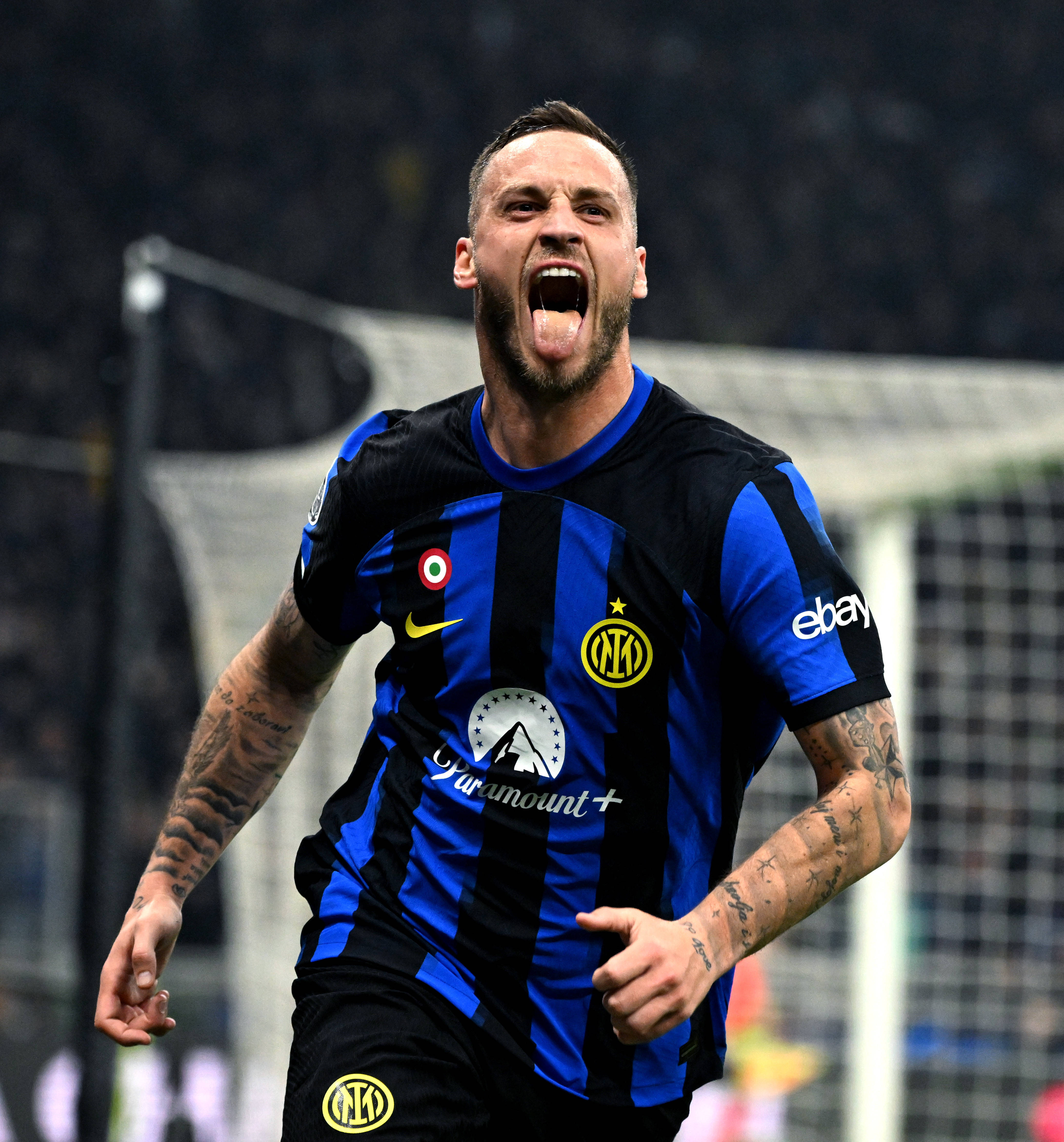 斯内德：亚马尔是巴萨的新梅西，甚至未来可能超过梅西的水平（斯内德：亚马尔堪称巴萨新梅西，未来成就或将超越梅西）