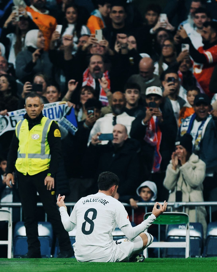 本世纪德甲戴帽数前10：莱万384场16次第1，凯恩76场10次第3（德甲本世纪帽子戏法前十：莱万384战16次领跑，凯恩76战10次位列第三）