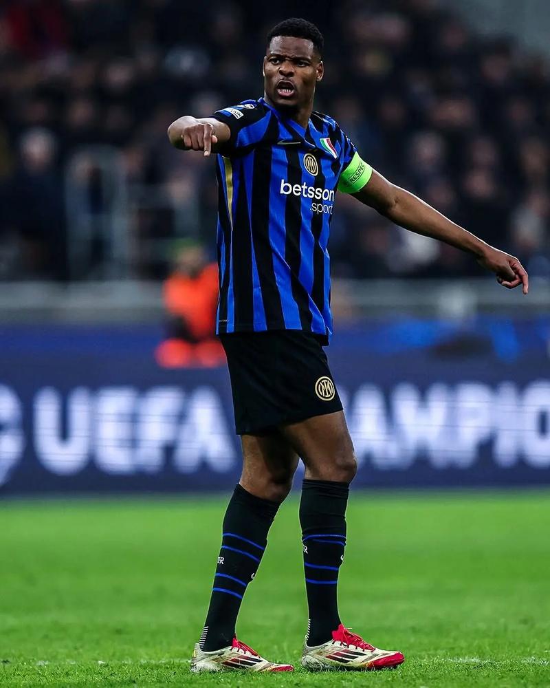 欧冠八强全部出炉，新贵强势晋级引爆热议（欧冠八强尘埃落定，新贵突围引爆话题）