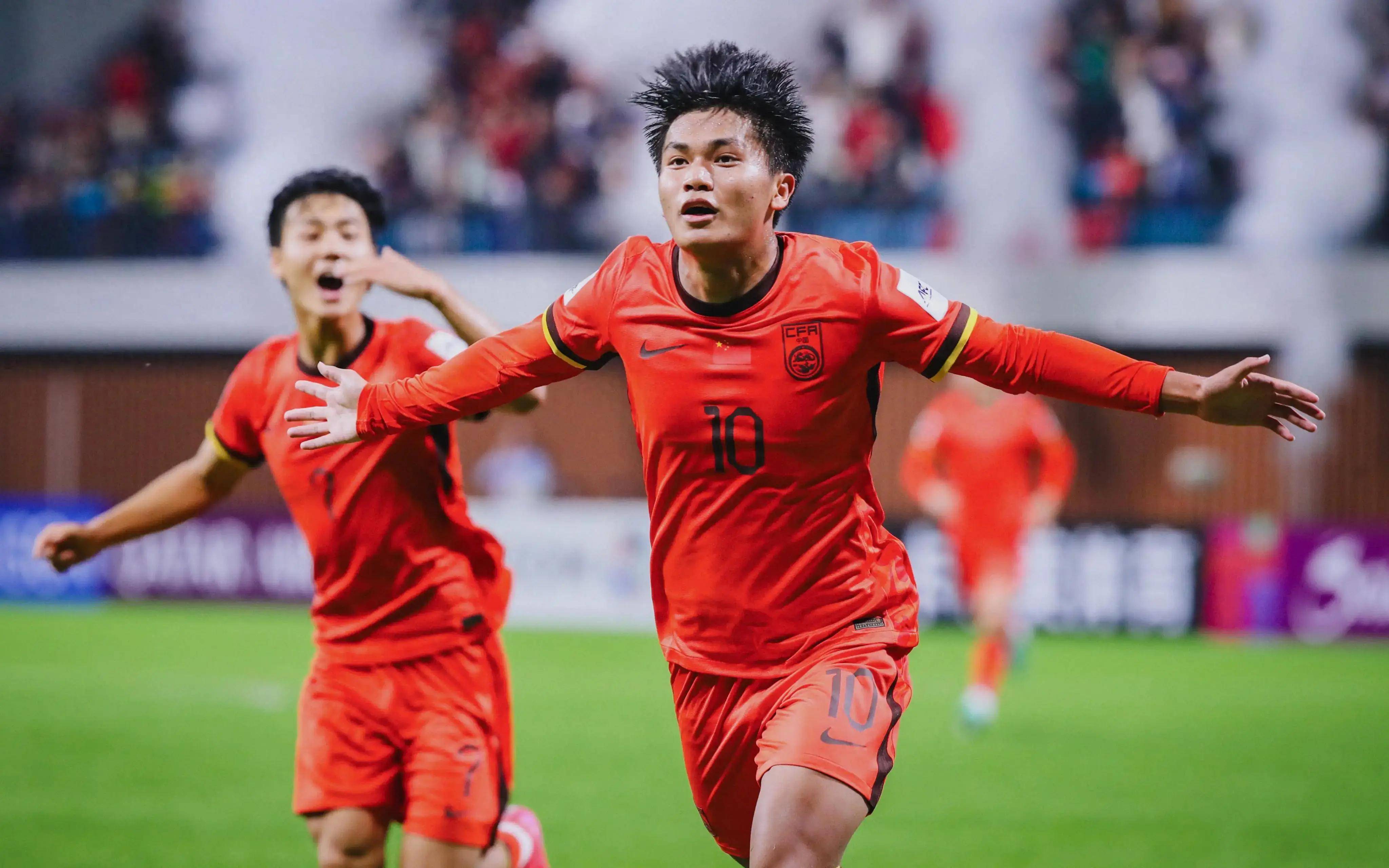 每体：巴萨只想免签塞内西，无意支付转会费将其引进（每体：巴萨倾向自由身签下塞内西，不考虑支付转会费）