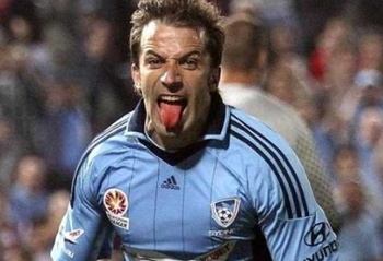 队报：雷恩17岁高中锋梅特潜力高，他选39号只因好友特尔（队报：雷恩17岁锋线新星梅特被看好，之所以穿39号只是因为好友特尔）