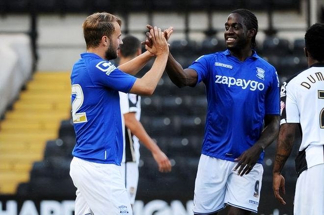 挪威球迷高呼世界杯夺冠，哈兰德：冷静，冷静，我们拭目以待（挪威球迷高喊冲击世界杯冠军，哈兰德回应：保持冷静，拭目以待）