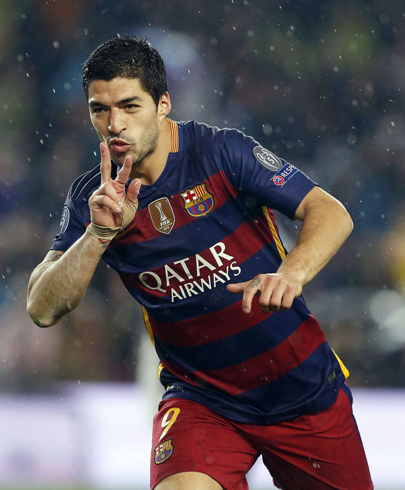 欧文突破防守助攻制胜（欧文强突破防线送出制胜妙传）