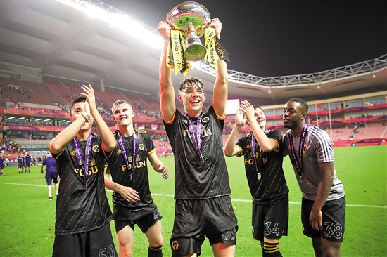 德乙马格德堡2比0客胜柏林赫塔，斯塔尔马赫82分钟献助攻（德乙：马格德堡客场2-0力克柏林赫塔，斯塔尔马赫第82分钟送助攻）