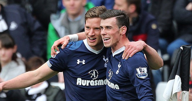 中后卫极限拦截救球队一命（中后卫神勇封堵力挽狂澜）