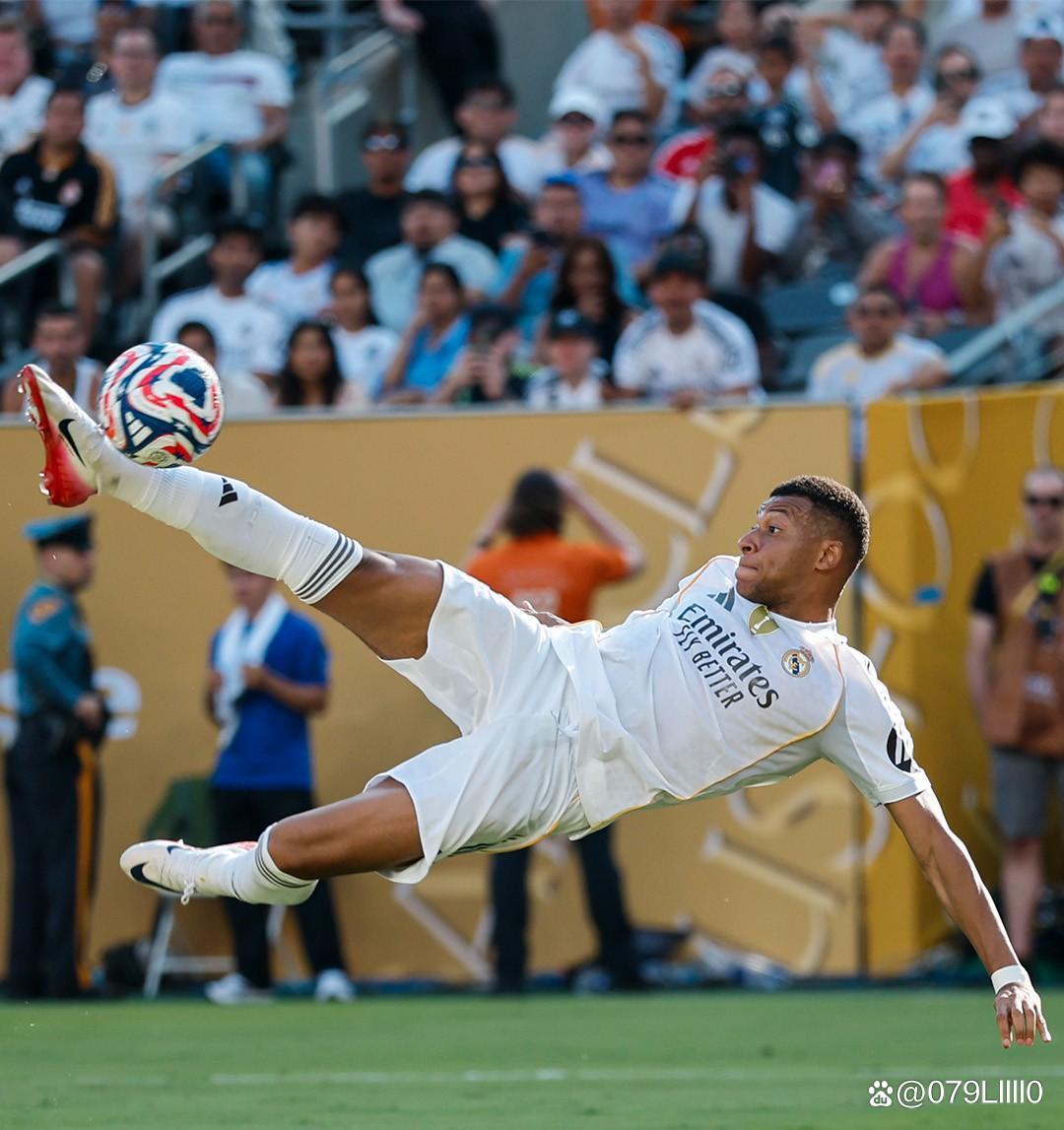 吉尔摩社媒晒照：手术成功，康复之路开始（吉尔摩社媒报喜：手术顺利，开启康复征程）