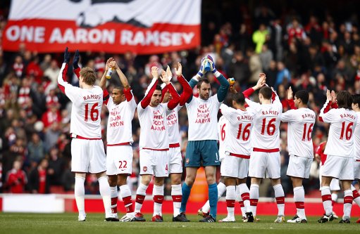 什么情况？西海岸男女足分别被处以转会禁令，但FIFA网站又说只适用于女足（西海岸转会禁令现矛盾：男女足皆被罚，FIFA官网却称仅女足适用）