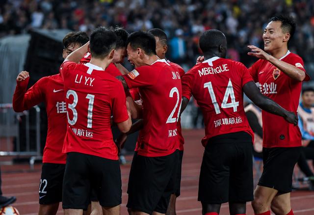 意媒：黄潜考虑买断那不勒斯租将拉法-马林，皇马握有回购权（意媒：比利亚雷亚尔欲买断那不勒斯租借的拉法-马林，皇马仍握有回购权）