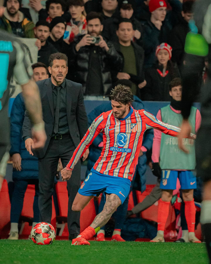 英超战报：哈兰德2射1传，曼城3-0西汉姆联豪取七连胜暂升榜首（英超：哈兰德2球1助，曼城3-0西汉姆，七连胜暂登榜首）