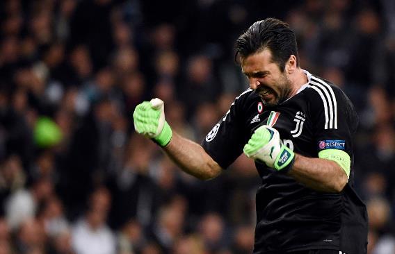 克罗斯评历史最佳11人：C罗左边锋，梅西前腰，马尔蒂尼入选（克罗斯评选史上最佳十一人：C罗踢左边锋、梅西任前腰，马尔蒂尼在列）