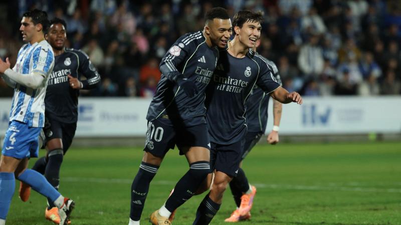 德天空：抗议警方进行裸体搜查，约500名科隆球迷提前离场（德天空：抗议警方脱衣搜查，约500名科隆球迷提前退场）