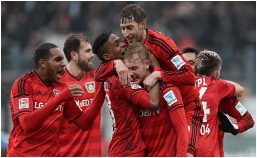 被东契奇吐槽太滑！队记：湖人今天将不会使用NBA杯专用地板（东契奇嫌地板太滑，队记：湖人今日将弃用NBA杯专用地板）